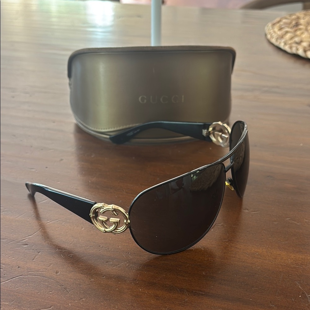 Gucci Black Aviator Sunglasses with Gold Logo